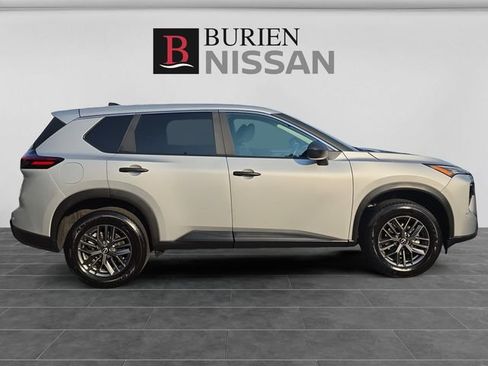 Used 2024 Nissan Rogue S FWD image 6