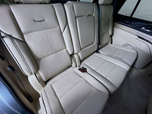 Used 2023 Cadillac Escalade Premium Luxury AWD/4WD image 29