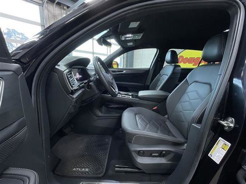 Used 2024 Volkswagen Atlas Cross Sport SE AWD/4WD image 11