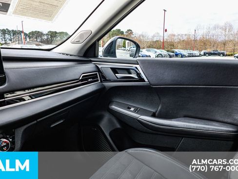 Used 2025 Mitsubishi Outlander SE image 52