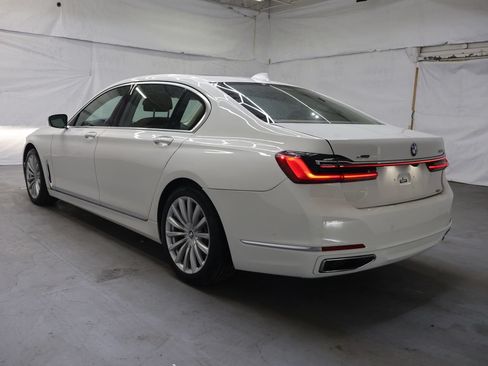 Used 2022 BMW 740i xDrive w/ Premium Package AWD/4WD image 5