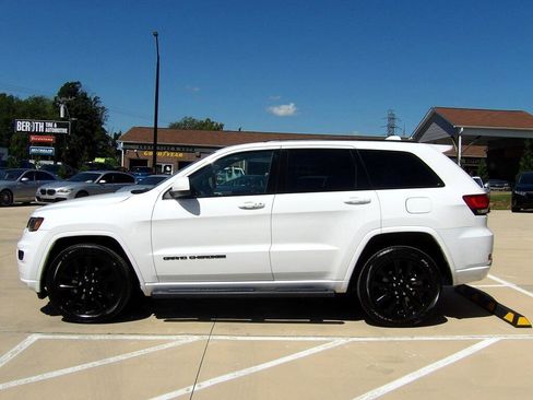 Used 2019 Jeep Grand Cherokee Altitude image 2