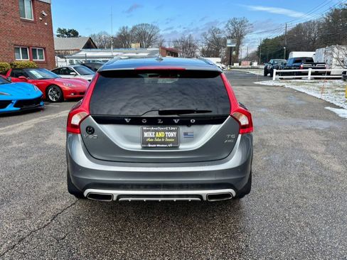 Used 2018 Volvo V60 T5 Cross Country w/ Convenience Package image 7