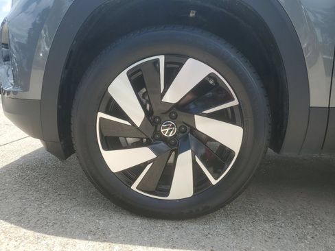 Used 2025 Volkswagen Atlas Cross Sport SE FWD image 7