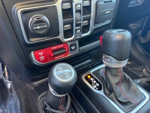 Used 2018 Jeep Wrangler Unlimited Rubicon w/ Dual Top Group AWD/4WD image 20