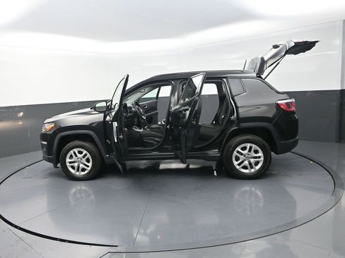 Used 2018 Jeep Compass Sport AWD/4WD image 32