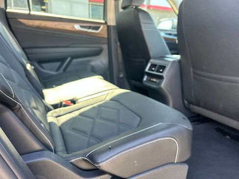 Used 2025 Volkswagen Atlas SE AWD/4WD image 9