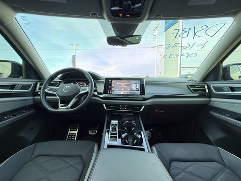 Used 2024 Volkswagen Atlas Peak Edition SE image 28