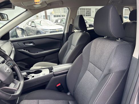 Used 2025 Nissan Rogue SV FWD image 29