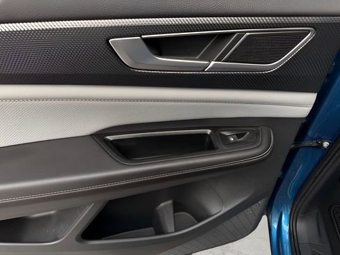 Used 2024 Volkswagen Atlas Cross Sport SEL R-Line image 19