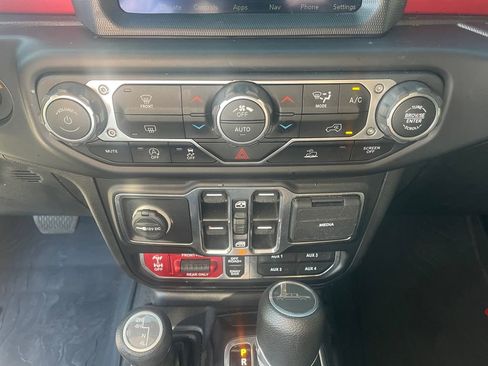 Used 2023 Jeep Gladiator Rubicon w/ Trailer Tow Package AWD/4WD image 17
