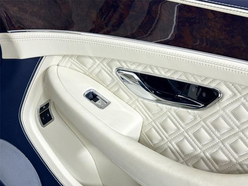 Used 2020 Bentley Continental GT V8 image 30