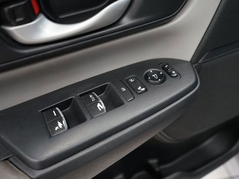 Used 2017 Honda CR-V LX image 19