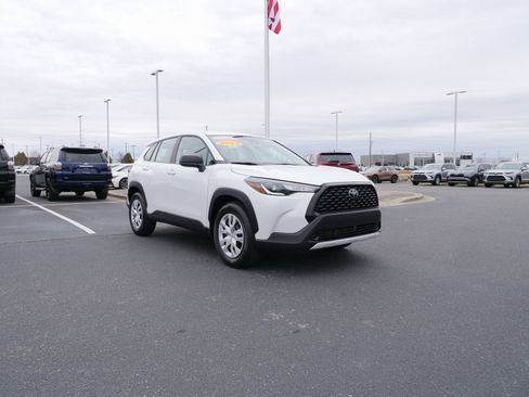 Used 2022 Toyota Corolla Cross L image 10