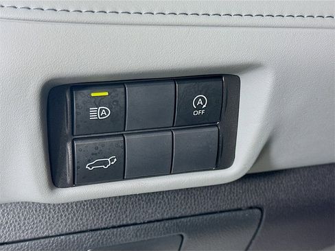 Used 2023 Toyota Highlander XLE image 22