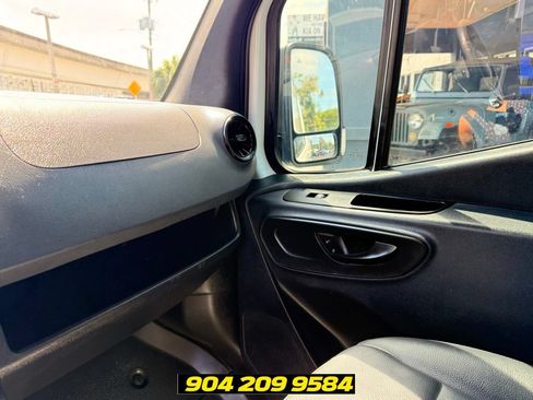 Used 2019 Mercedes-Benz Sprinter 2500 image 18