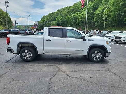 Used 2021 GMC Sierra 1500 4x4 Crew Cab w/ Sierra Value Package image 7