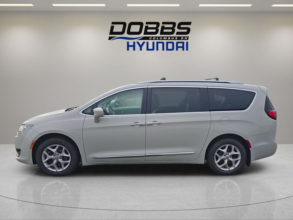 Used 2017 Chrysler Pacifica Touring-L Plus w/ Tire & Wheel Group FWD image 2