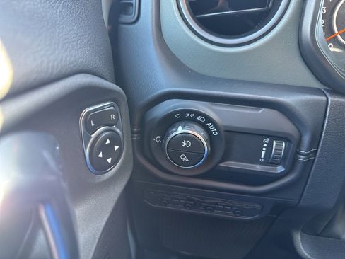 New 2025 Jeep Gladiator Mojave w/ Convenience Group image 5