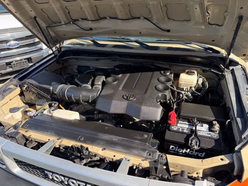 Used 2011 Toyota FJ Cruiser 4WD w/ Upgrade Pkg image 18