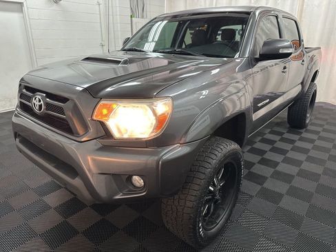Used 2015 Toyota Tacoma 4x4 Double Cab w/ TRD Sport Package image 4