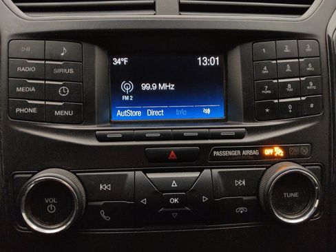 Used 2018 Ford Explorer XLT image 25