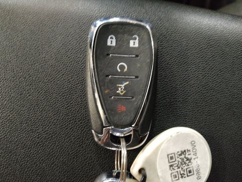 Used 2020 Chevrolet Equinox LT FWD image 32