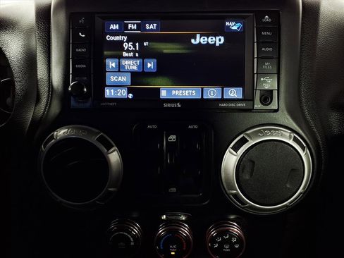 Used 2017 Jeep Wrangler Unlimited Rubicon image 13
