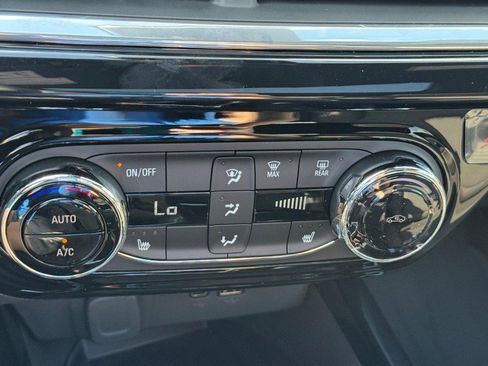 New 2025 Chevrolet Trax RS w/ Sunroof Package image 16