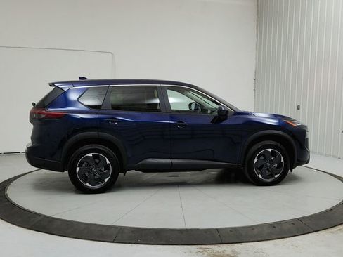 Used 2025 Nissan Rogue SV image 8