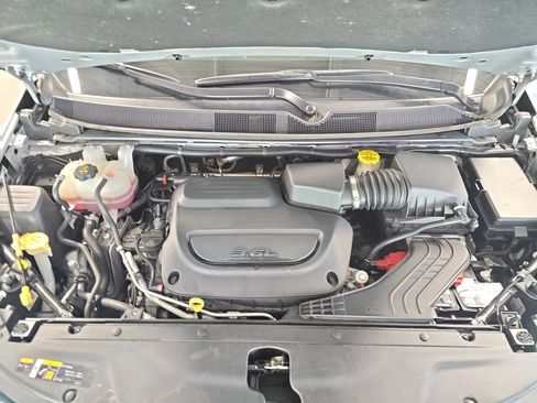 Used 2024 Chrysler Pacifica Touring-L image 26