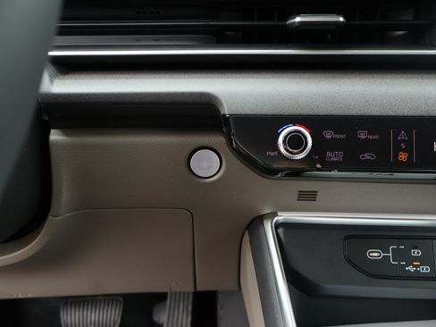New 2026 Kia Carnival EX FWD image 15
