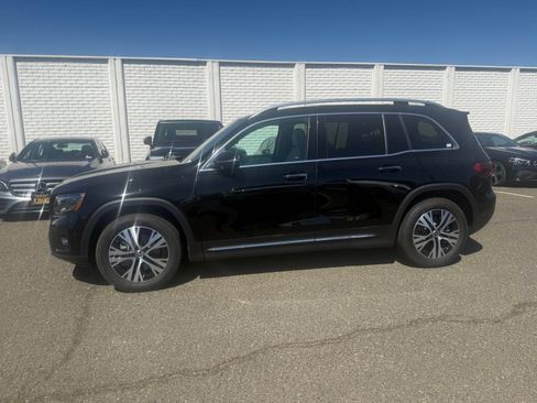 Used 2026 Mercedes-Benz GLB 250 image 2