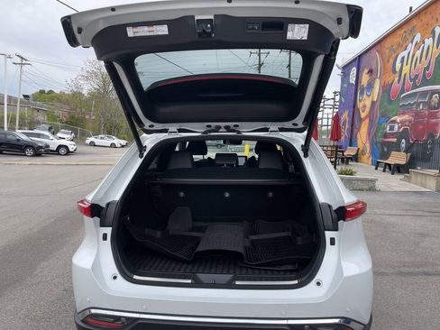 Used 2023 Toyota Venza XLE AWD/4WD image 13