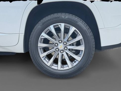 Used 2023 Chevrolet Traverse Premier FWD image 16