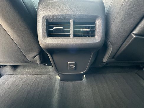 Used 2024 GMC Terrain SLE image 27