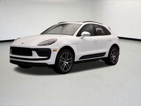 Used 2025 Porsche Macan image 1