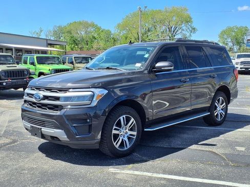Used 2022 Ford Expedition XLT AWD/4WD image 3