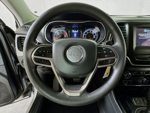 Used 2019 Jeep Cherokee Latitude w/ Popular Appearance Group image 9