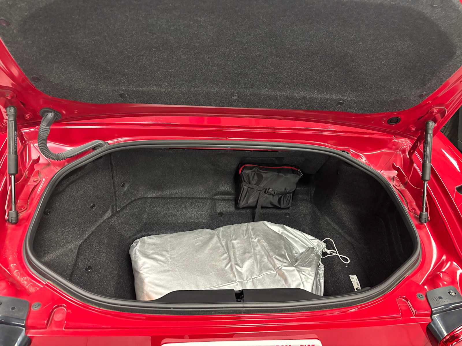 Used 2018 FIAT 124 Spider Classica w/ Technology Group RWD image 6