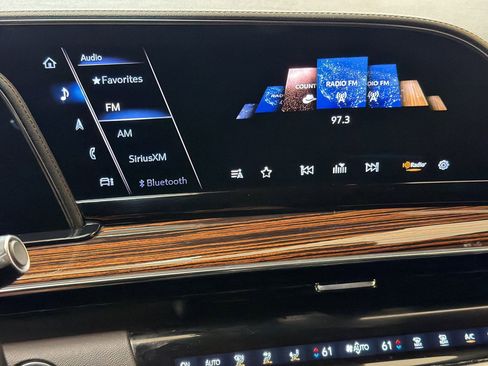 Used 2022 Cadillac Escalade ESV Luxury RWD image 22