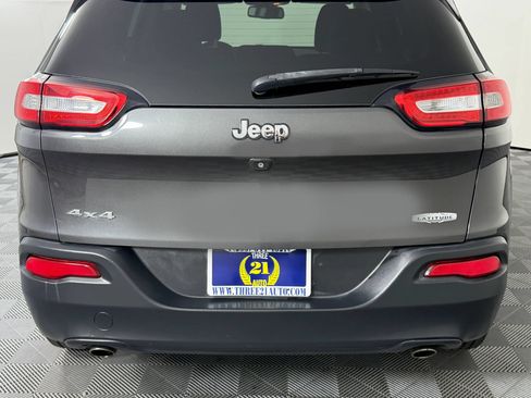 Used 2014 Jeep Cherokee Latitude w/ Cold Weather Group AWD/4WD image 8