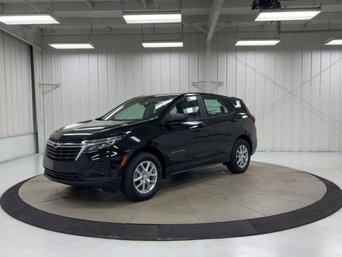Used 2023 Chevrolet Equinox LS AWD/4WD image 4