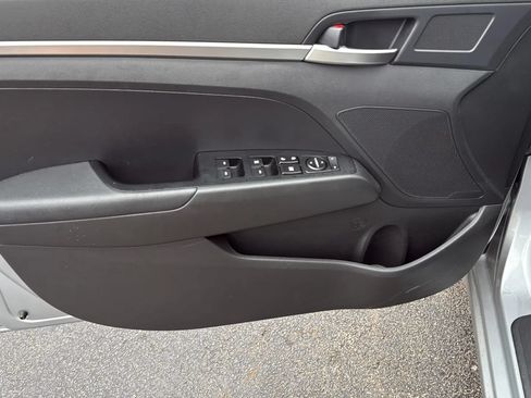 Used 2020 Hyundai Elantra SE w/ Cargo Package (C1) FWD image 9