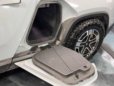 Used 2023 Rivian R1T Launch Edition image 25