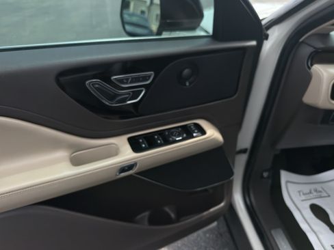 Used 2022 Lincoln Aviator Reserve AWD/4WD image 12