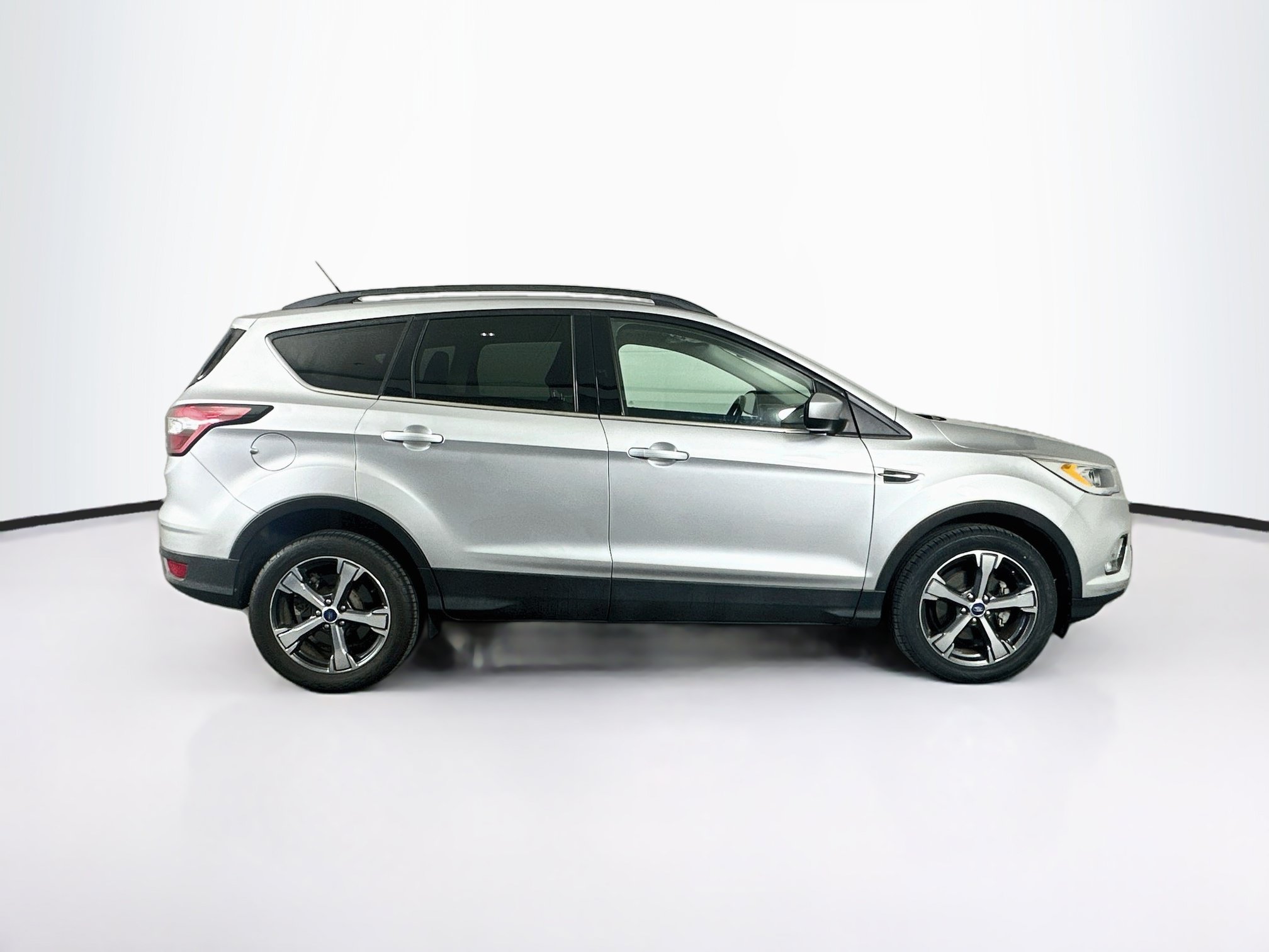 Used 2018 Ford Escape SEL w/ Ford Safe & Smart Package FWD image 10