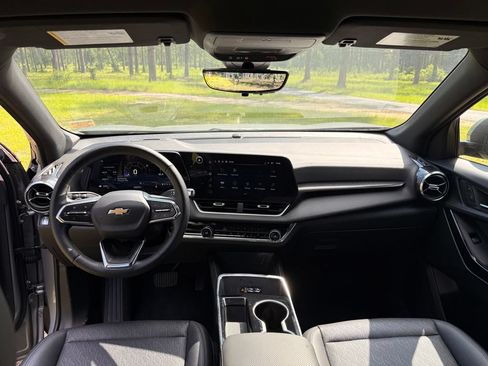Used 2025 Chevrolet Equinox LT w/ Convenience Package II FWD image 14
