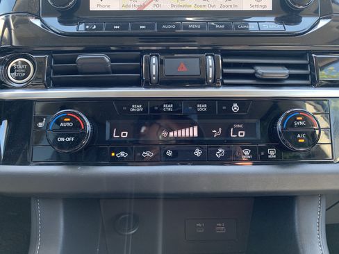 Used 2022 Nissan Pathfinder SL w/ Lighting Package (N92) AWD/4WD image 29