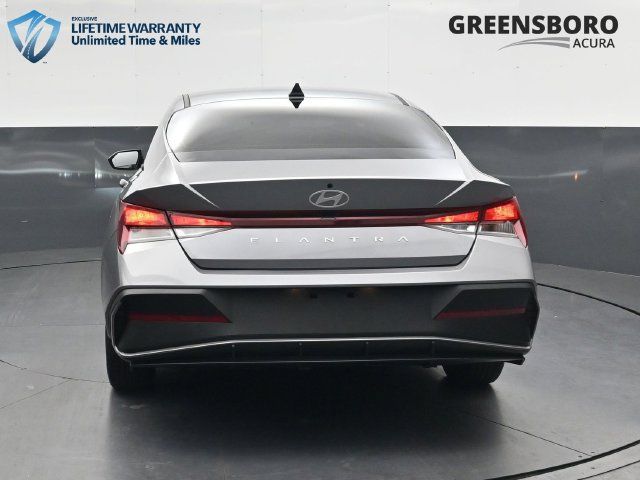 Used 2025 Hyundai Elantra SE FWD image 7